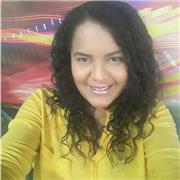 Profesora de administración y finanzas con experiencia en clases para adultos de manera virtual